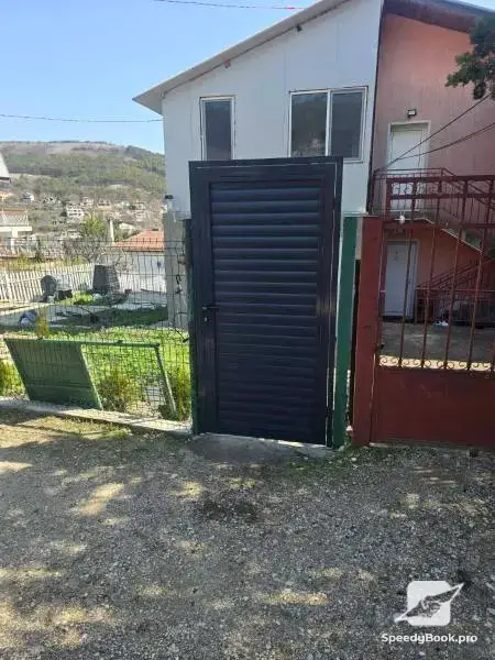 Ролетни гаражни врати 