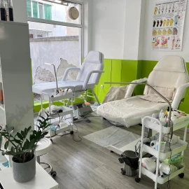 Therapeutic pedicure, manicure and making of individual insoles