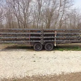 Beekeeping platform for transporting beehives
