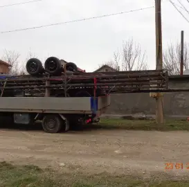 Beekeeping platform for transporting beehives