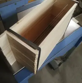 Изготавливаю ульи и рамки для пчел