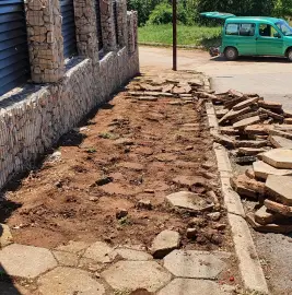 Asphalting pavement