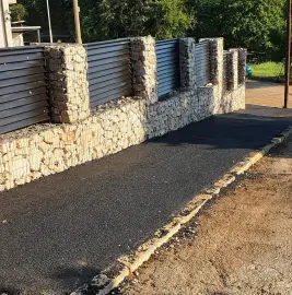 Asphalting pavement