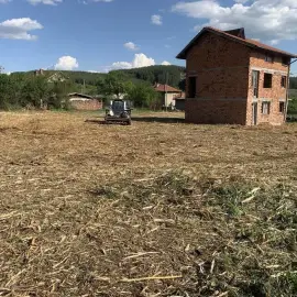 Уборка дворов и территорий с помощью лесного мульчера