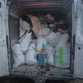Почистване на мази тавански помещтения