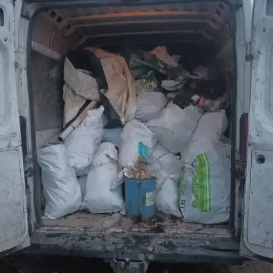 Почистване на мази тавански помещтения