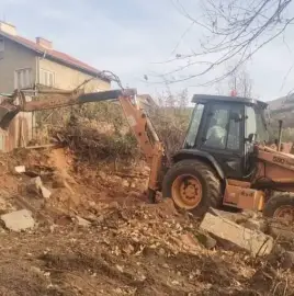 Снос, вывоз и уборка имущества, дворов. Обрезка деревьев.
