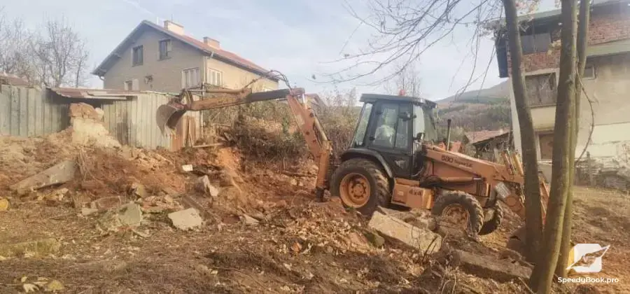 Снос, вывоз и уборка имущества, дворов. Обрезка деревьев.