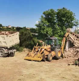 Demolition of houses. Removal. Cleaning of yards