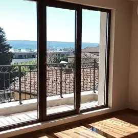 Professional cleaning of windows and shop windows