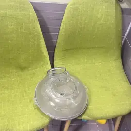 Cleaning upholstered furniture and textiles with Rainbow