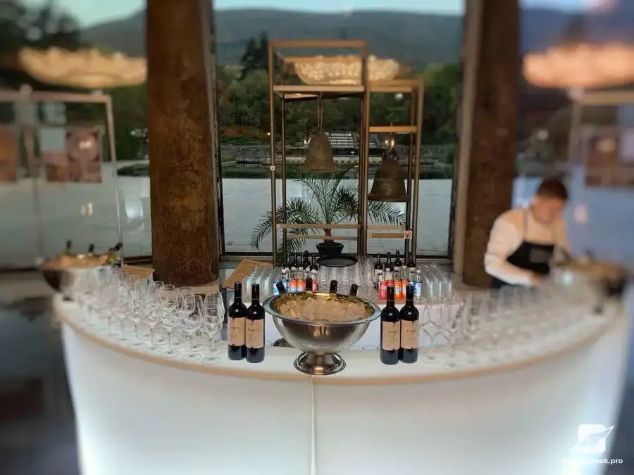 Catering services for micro-business clients - coffee breaks and cocktails.