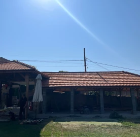 Изграждане на Навеси и Покриви