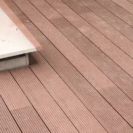 Professional installation of decking for your garden, terrace and pool!