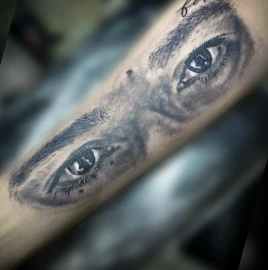 Black White Tattoo Studio