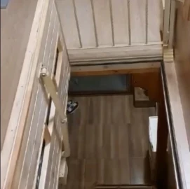 Капак стълбищен автоматичен