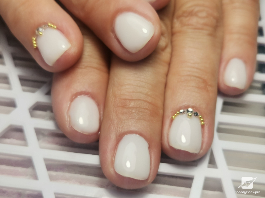 Маникюр и педикюр Nail's Beauty Heaven.