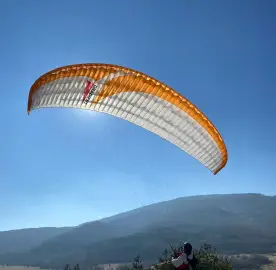 Курс по парапланеризъм в София, продажба на парапланери и екипировка