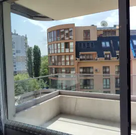 Почистване на прозорци 