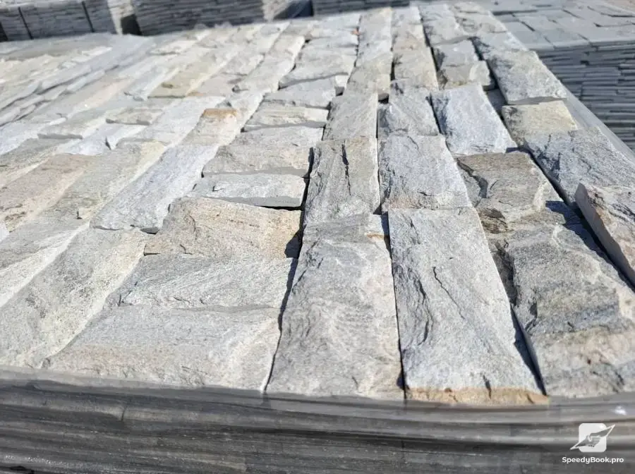 Grey-white cut gneiss - facing strips 1-3 cm | available from stock, delivery