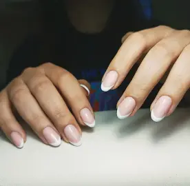 Маникюр и педикюр в Gloss Beauty – Укрепление, гель, наращивание | София