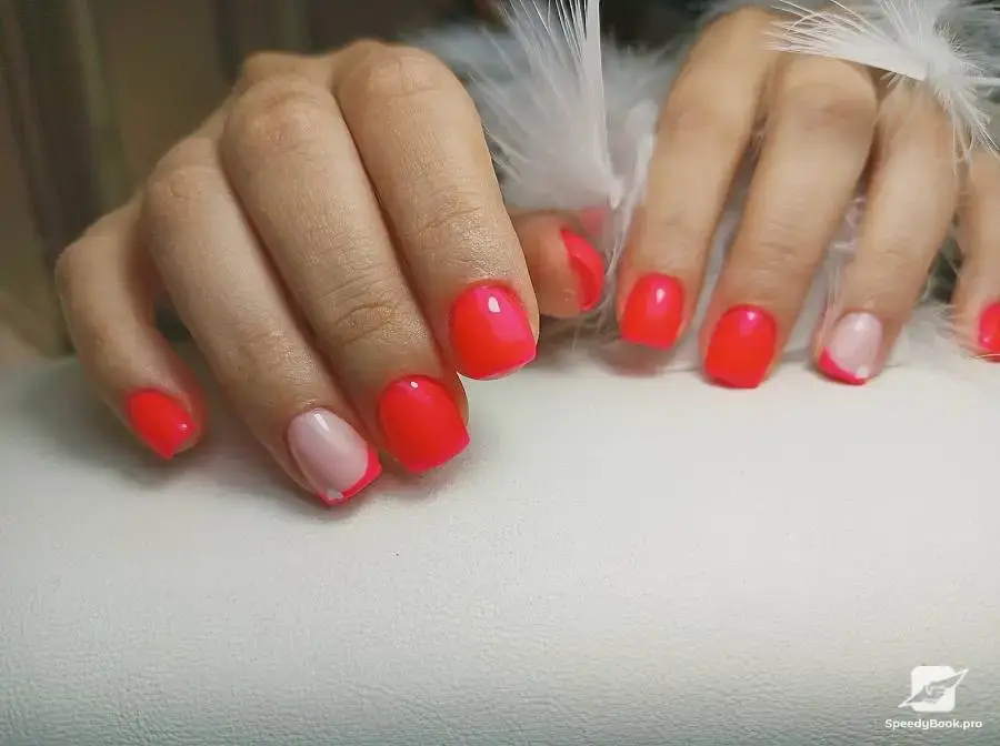 Маникюр и педикюр в Gloss Beauty – Укрепване, гел лак, изграждане | София