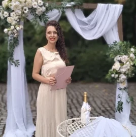 Host for wedding - Milena Taushanova