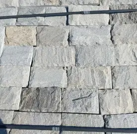 Grey-white cut gneiss - facing strips 1-3 cm | available from stock, delivery