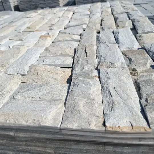Grey-white cut gneiss - facing strips 1-3 cm | available from stock, delivery