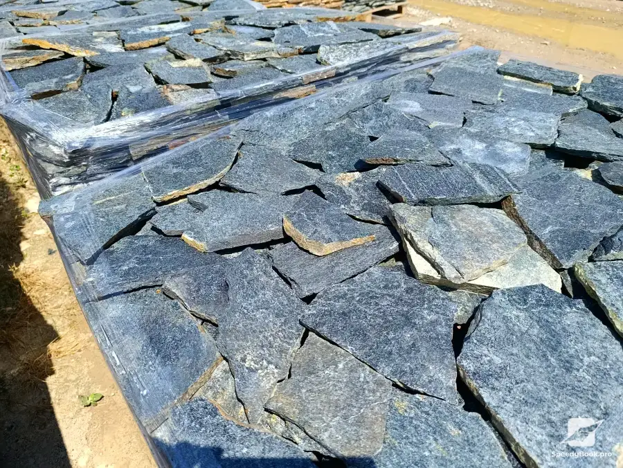 Естествен зелен гнайс – плочи за двор и фасада, антислип релеф